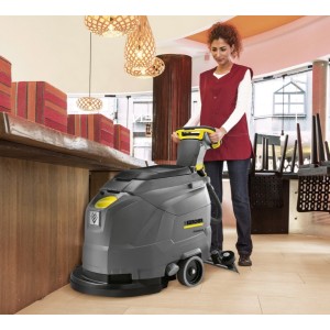 BD 43/25 C Bp szorowarka Karcher + 2x MOCNE AKUMULATORY + Prostownik + Listwa ssąca typu V KOMPLETNY ZESTAW GOTOWY DO PRACY